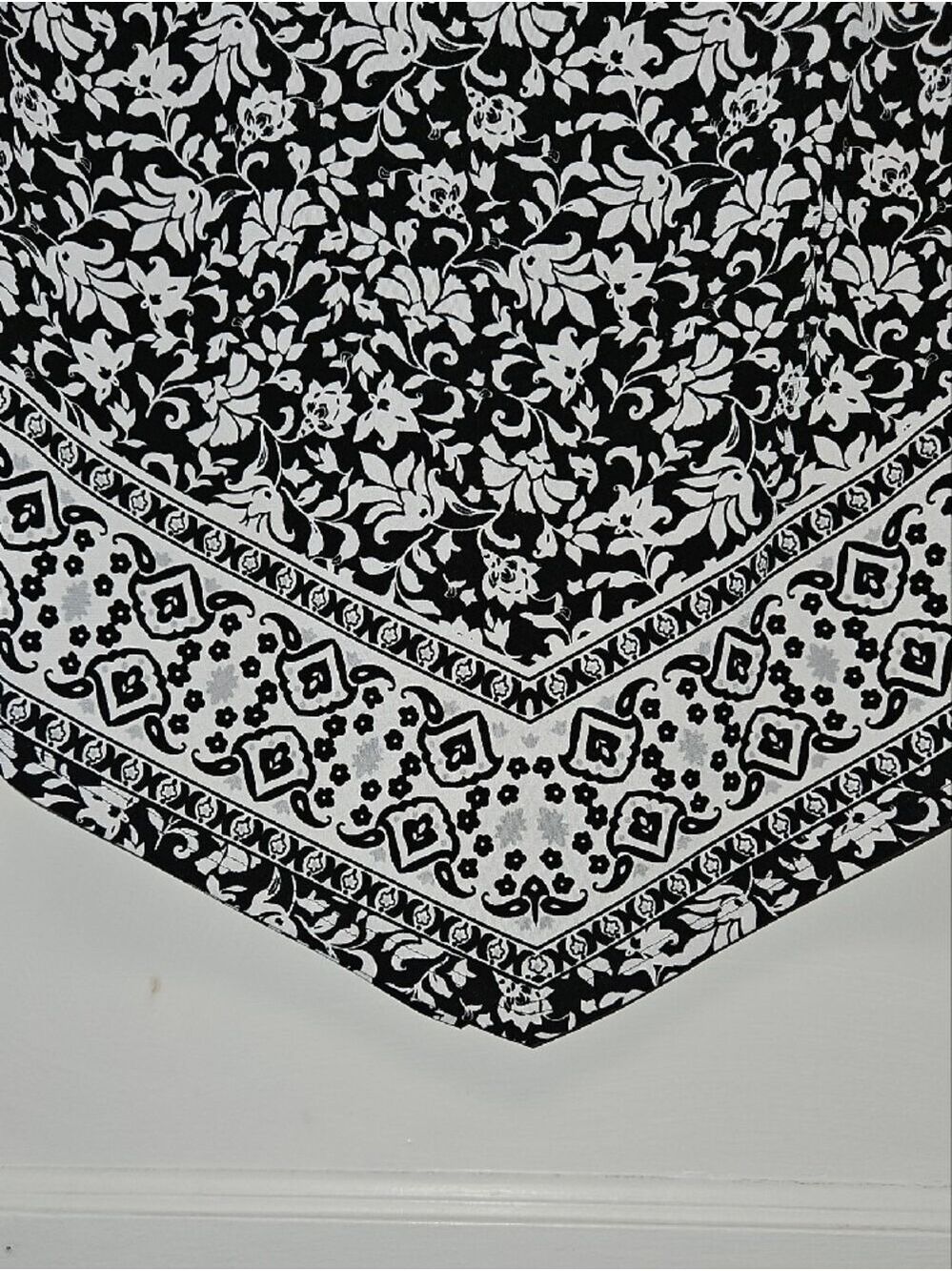 WHBM Black and White Floral Border Tank Top Med - Picture 7 of 8